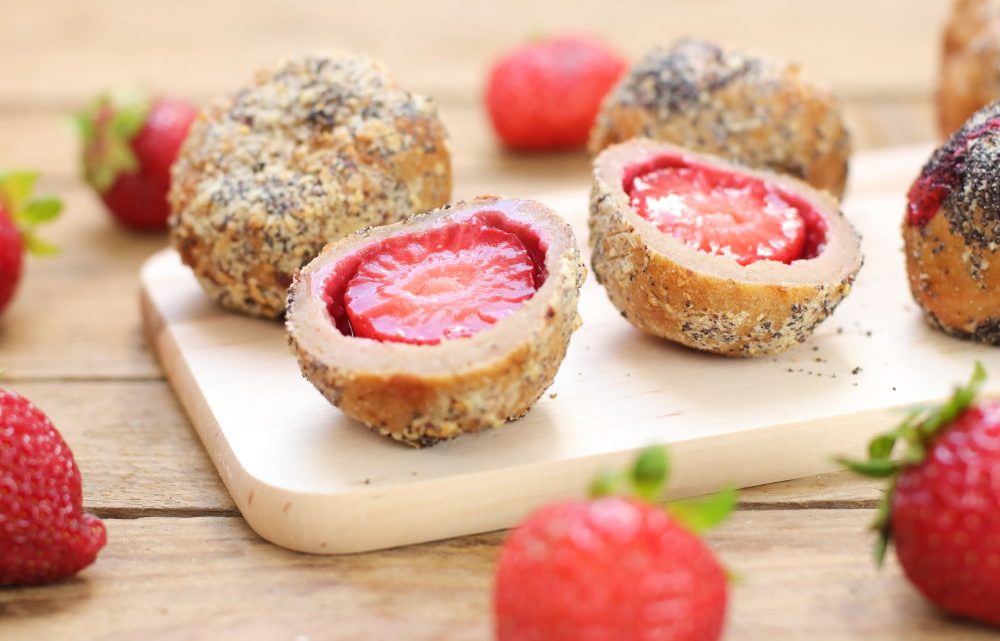 Erdbeer Quarkbällchen zuckerfrei gesund Clean Eating Foodrevers