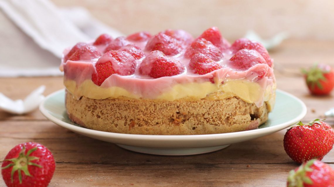 Gesunder Erdbeerkuchen Mit Dinkelbiskuit Und Veganem Vanillepudding Ohne Zucker Foodrevers