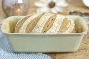 Dinkel Buttermilch Brot aus dem Zauberkasten Plus Steinofenbrot